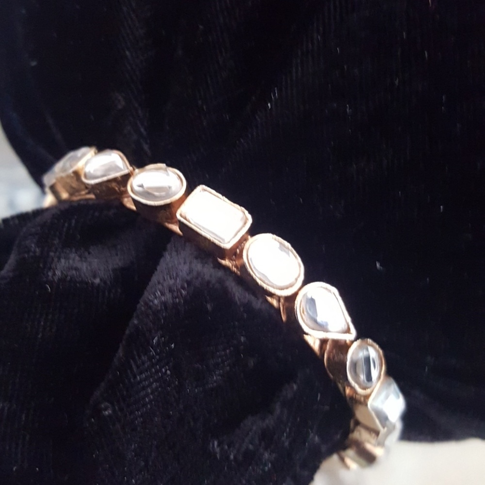 Beautiful Bangle bracelet - Picture 2 of 3